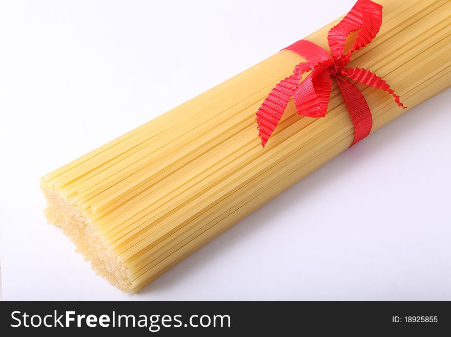 Raw spaghetti with red bow