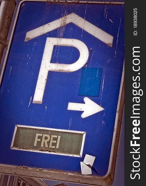 A road sign for a parking area in Germany. Frei is free. A road sign for a parking area in Germany. Frei is free.