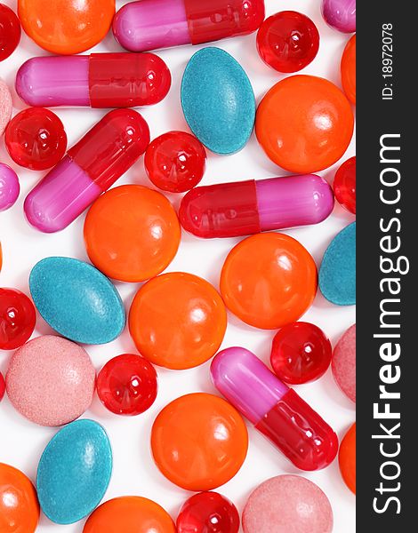 Milticolor pills and capsules