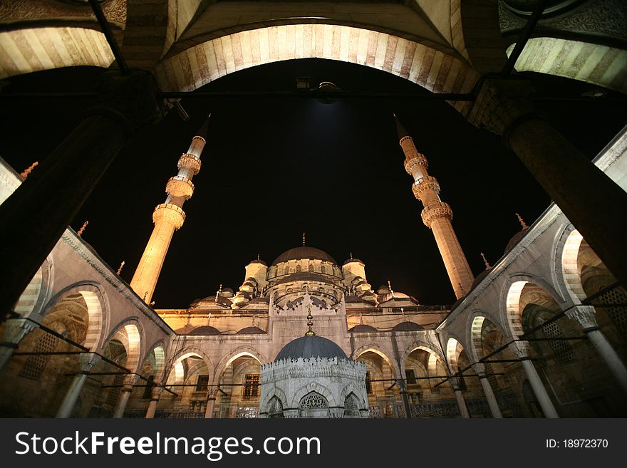 Yeni Cami (New Mosque) in Eminonu, Istanbul, Turkey. Yeni Cami (New Mosque) in Eminonu, Istanbul, Turkey