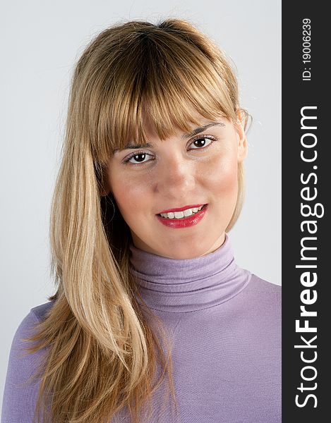 Beautiful young woman standing against wall - copyspace