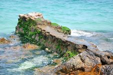 Rock With Fog On Seaside Royalty Free Stock Images Rock With Fog On Seaside Royalty Free Stock Images