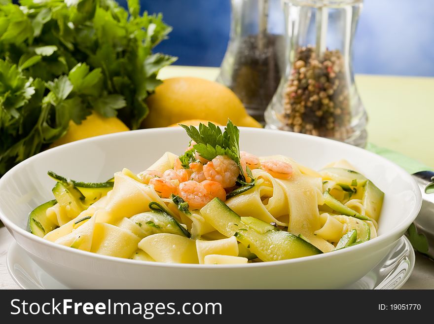 Pasta with Zucchini and Shrimps