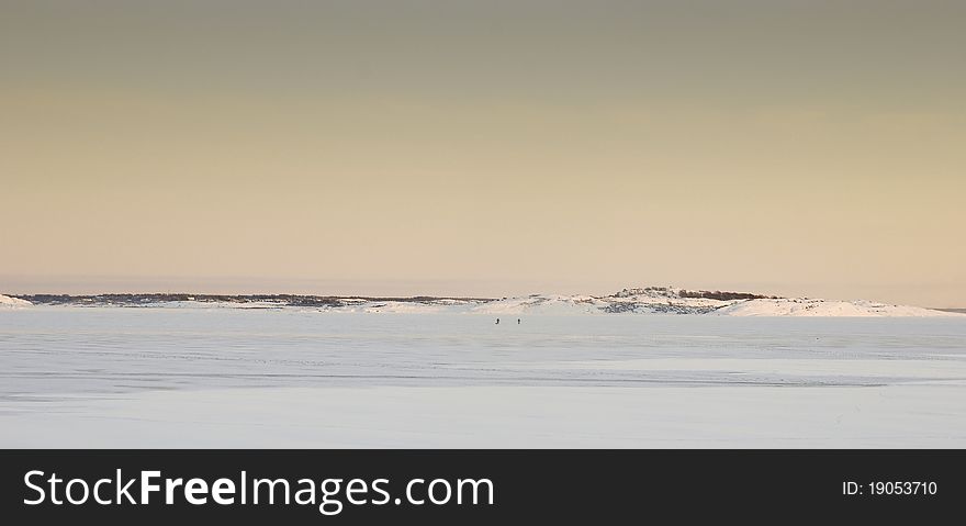 Photo from the Onsala fjord at Gottskär.
The sea is completely frozen, people can walk on it. Photo from the Onsala fjord at Gottskär.
The sea is completely frozen, people can walk on it