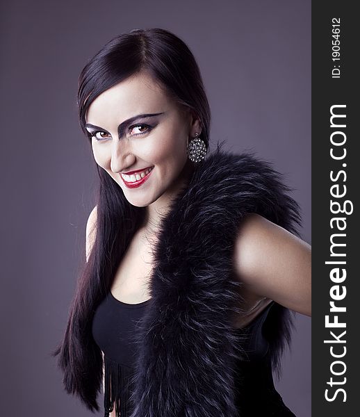 Beauty woman smile in fur boa - retro style make-up