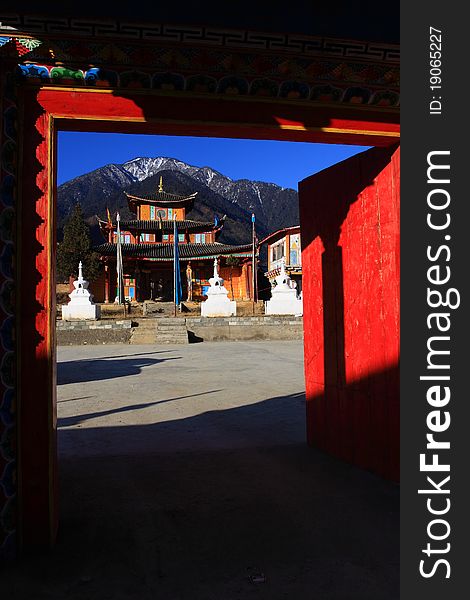 Sun shine at the entrance of Puhua temple, Bingzhongluo, Yunnan province, China
