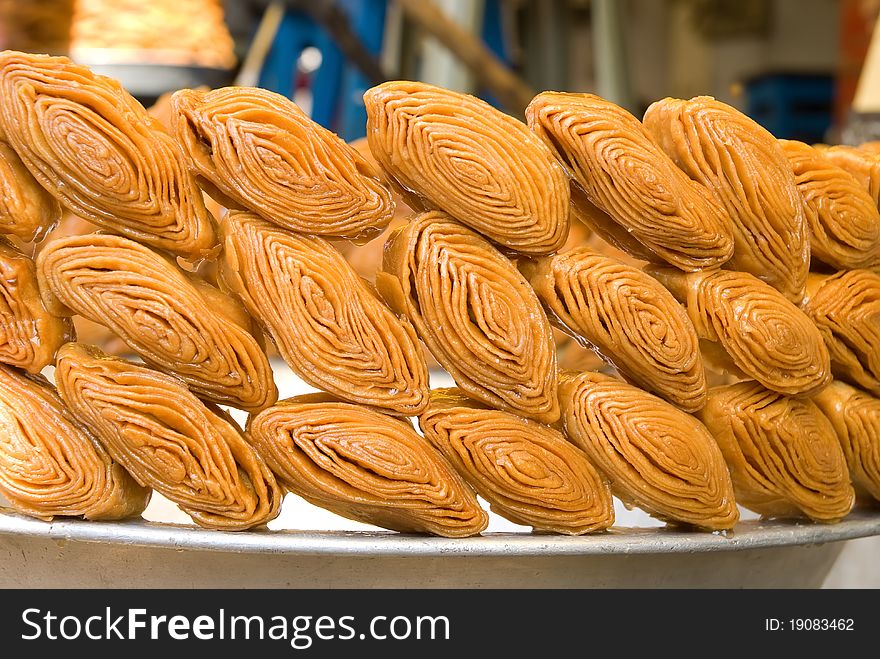 Photo of sweet Indian baklava neatly laid out on thethe edge of of the pelvis. Photo of sweet Indian baklava neatly laid out on thethe edge of of the pelvis