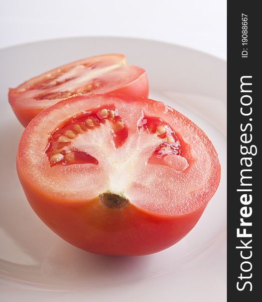 Sliced tomato on a plate
