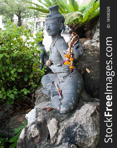 Statue in Wat Pho