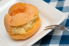 Closeup Of Cream Puff Royalty Free Stock Images Closeup Of Cream Puff Royalty Free Stock Images