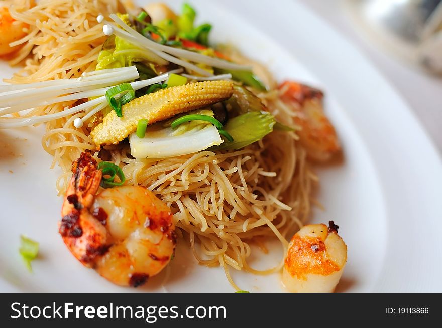 Prawn And Vegetable Noodles