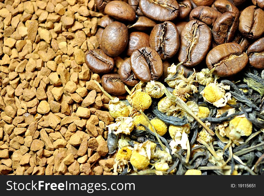 Fragrant roasted coffee beans and instant fine ground coffee