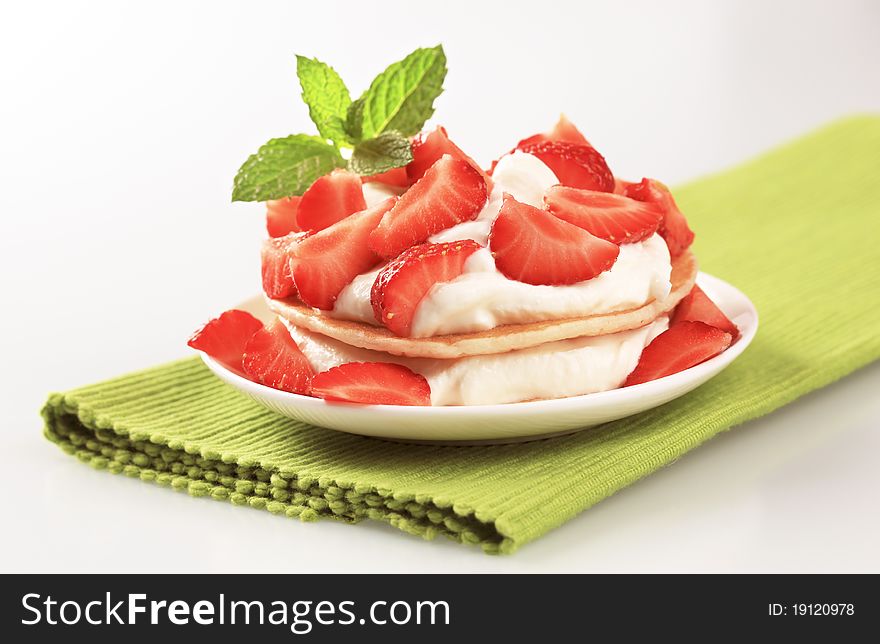 Pancakes with quark and strawberries