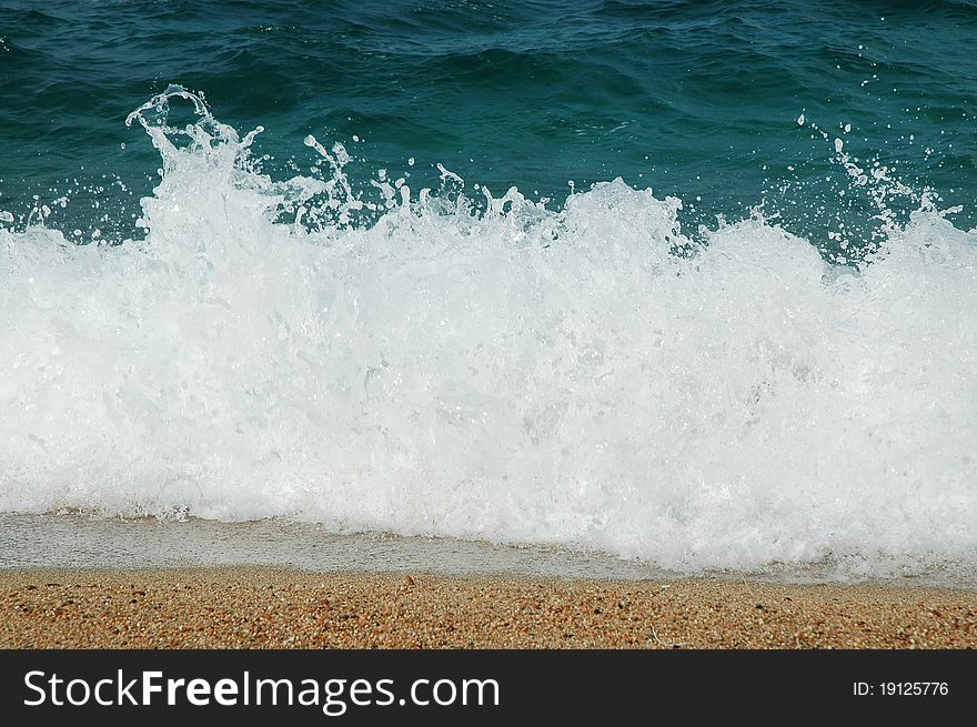 Waves in the Mediterranean sea from the Corsican seashore