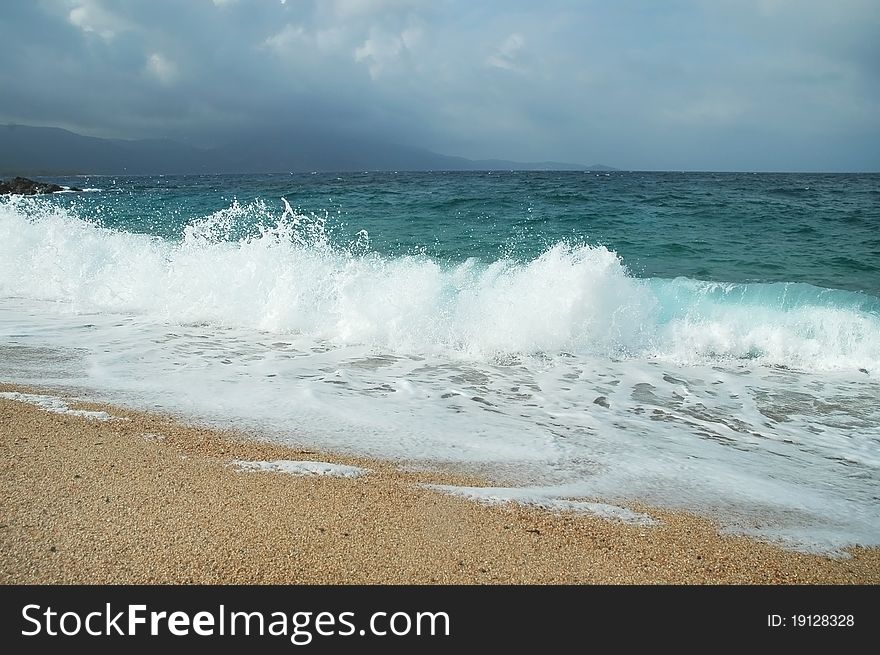 Waves in the Mediterranean sea from the Corsican seashore