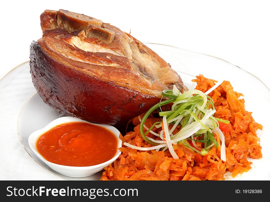 The baked pork foreshank, with carrots and green onions
