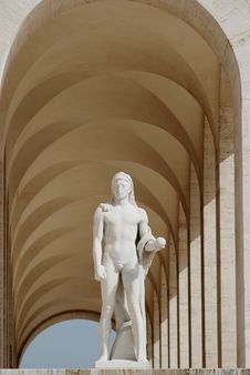 White Roman Archway With Sculpture Royalty Free Stock Photography White Roman Archway With Sculpture Royalty Free Stock Photography