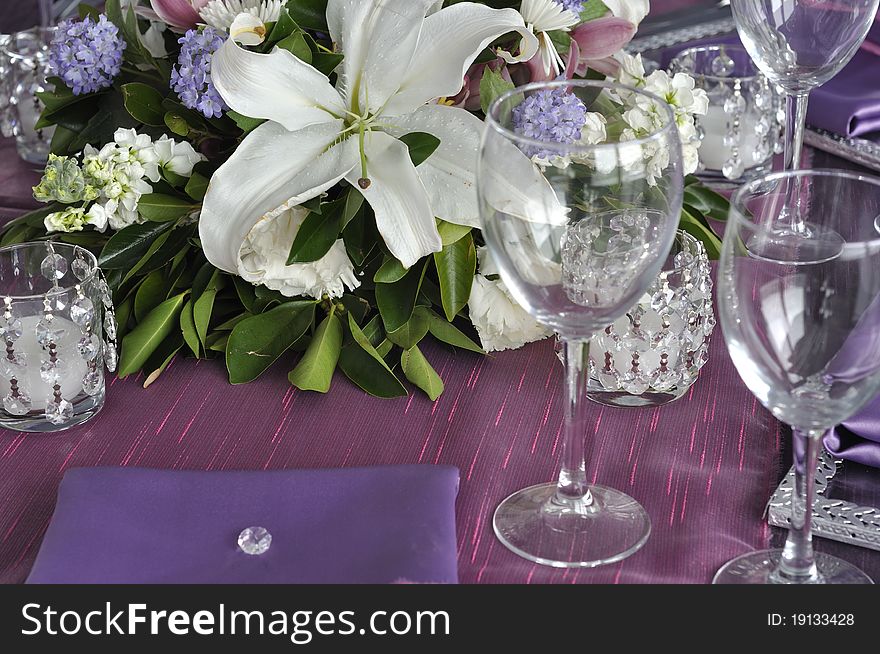 Party table and fresh white flowers
