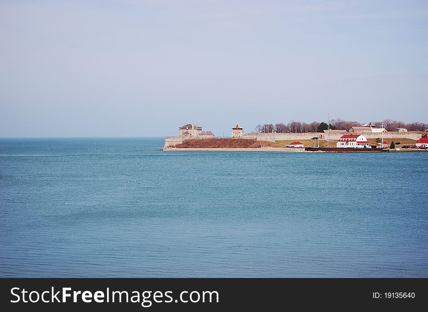 Fort Niagara near Youngstown, on the eastern bank of the Niagara River at its mouth, on Lake Ontario, New York, USA. Fort Niagara near Youngstown, on the eastern bank of the Niagara River at its mouth, on Lake Ontario, New York, USA