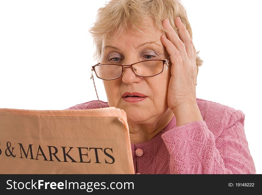 The elderly woman reads the newspaper