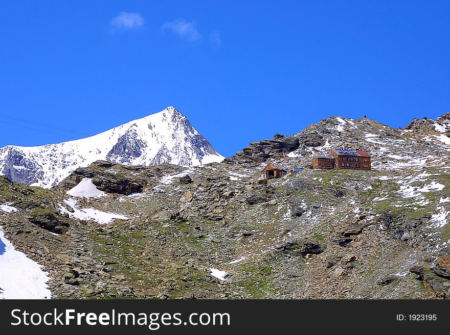 Nice mountain Lodge in the summertime â€“ outdoor. Nice mountain Lodge in the summertime â€“ outdoor