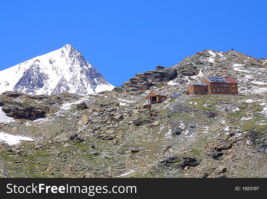 Nice mountain Lodge in the summertime â€“ outdoor. Nice mountain Lodge in the summertime â€“ outdoor