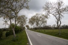Road Through The Countryside Royalty Free Stock Images Road Through The Countryside Royalty Free Stock Images