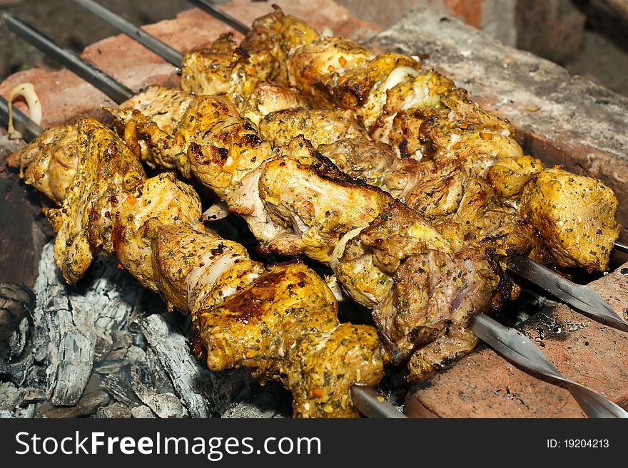 Meat to broil on coals on nature, on shampurakh, coals