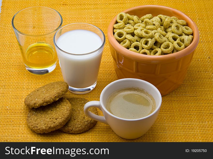Breakfast cereals with honey, milk and coffee