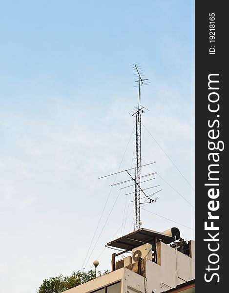 Antenna with a blue sky on the roof