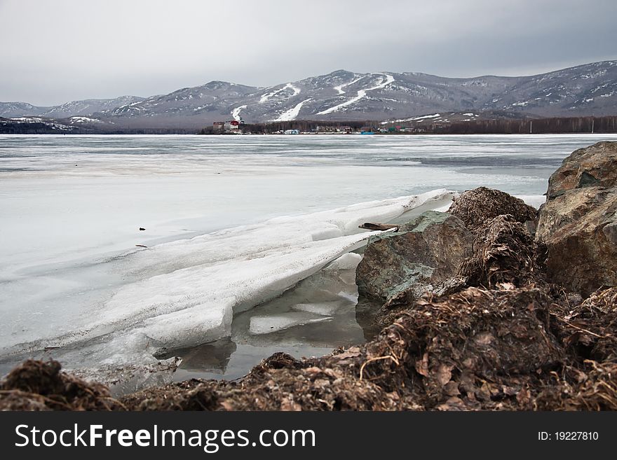 Ice on the coast of lake