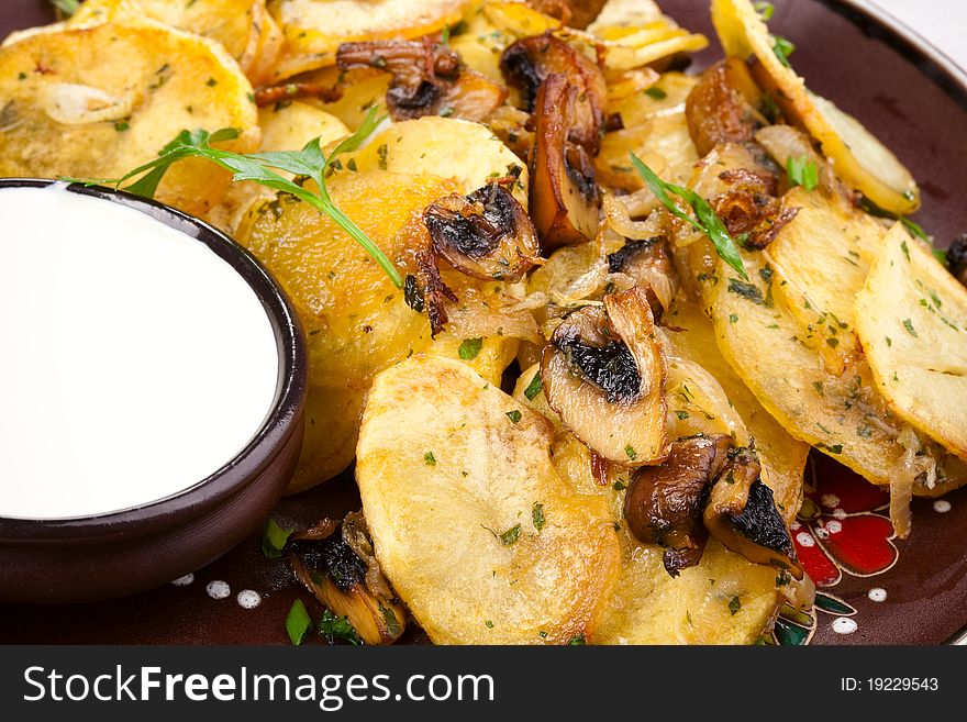 Tasty grilled chips with roasted mushrooms