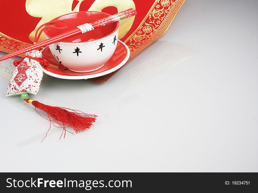 In Chinese new year,people always use red tableware to hope goodness for the future. In Chinese new year,people always use red tableware to hope goodness for the future