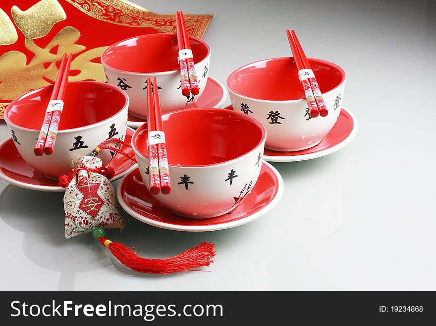 In Chinese new year,people always use red tableware to hope goodness for the future. In Chinese new year,people always use red tableware to hope goodness for the future