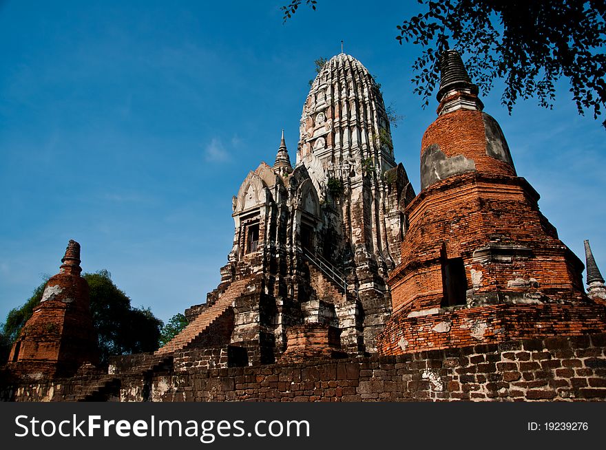 Wat Chaiwatthanaram is another monastery; King Prasat Thong commanded it built. The great beauty has been reflected from the main stupa and its satellite stupas along the gallery, an architecture influenced by Khmer. Wat Chaiwatthanaram is another monastery; King Prasat Thong commanded it built. The great beauty has been reflected from the main stupa and its satellite stupas along the gallery, an architecture influenced by Khmer.