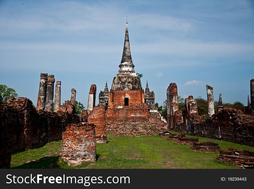 Wat Chaiwatthanaram  is another monastery; King Prasat Thong commanded it built. The great beauty has been reflected from the main stupa and its satellite stupas along the gallery, an architecture influenced by Khmer. Wat Chaiwatthanaram  is another monastery; King Prasat Thong commanded it built. The great beauty has been reflected from the main stupa and its satellite stupas along the gallery, an architecture influenced by Khmer.