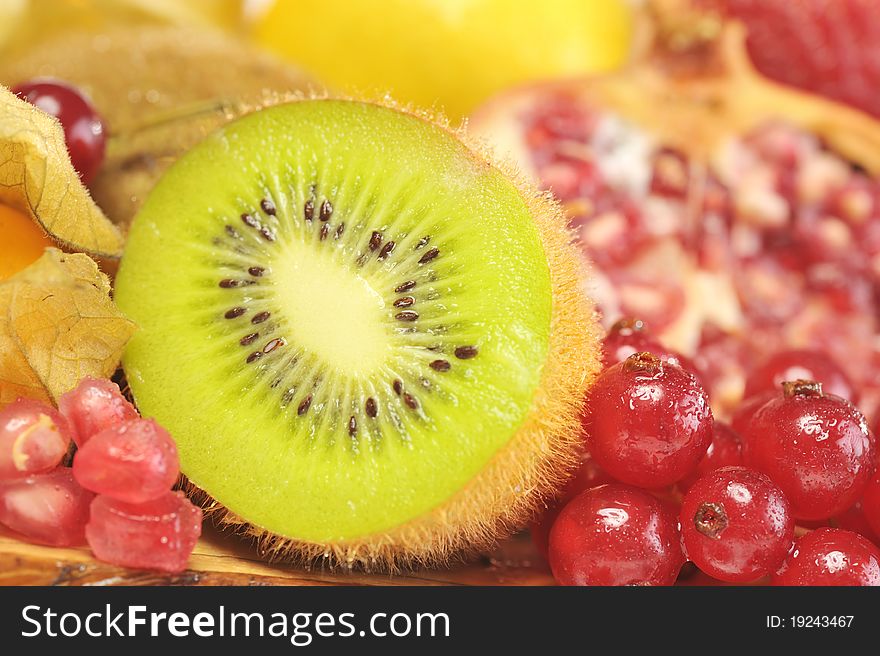 Kiwi and red currant details shoot in studio