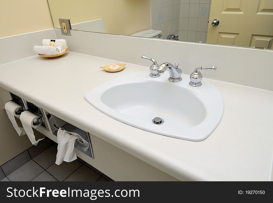 White and high class wash basin in luxurious hotel. White and high class wash basin in luxurious hotel.