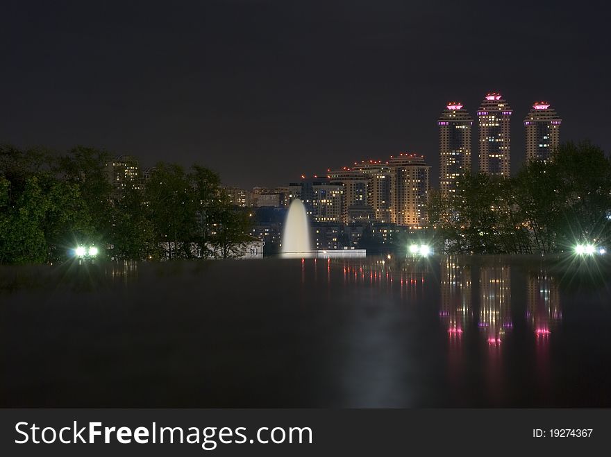 Photo of the night city of Moscow made in the autumn