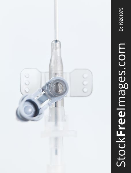 Peripheral catheter for intravenous injections