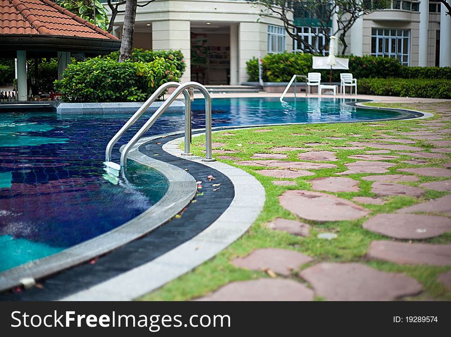 Swimming pool eith clear blue water near hotel