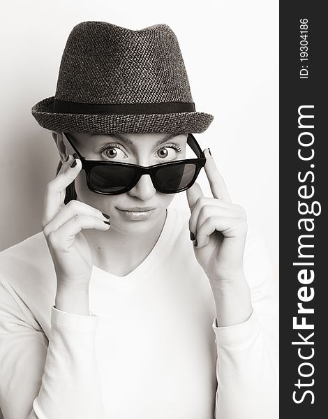 Retro photo of a girl in sunglasses and an old hat ( black and white shoot)