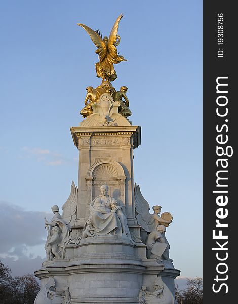 Queen Victoria memorial statue at Buckingham Palace, London. Queen Victoria memorial statue at Buckingham Palace, London