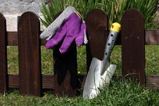 Shovel And Gloves Royalty Free Stock Photos Shovel And Gloves Royalty Free Stock Photos