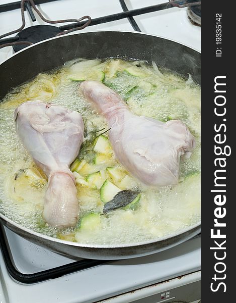 Recipe for chicken cooked with onions and zucchini. Recipe for chicken cooked with onions and zucchini