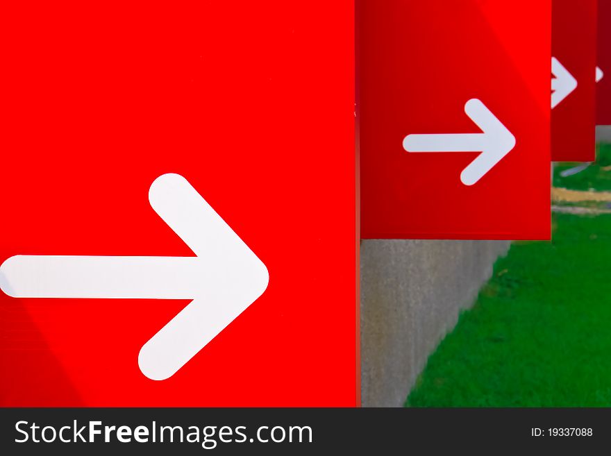 Turn right with white arrow and red background