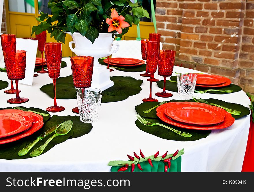 A table setup with Italian flag colours: gree, white and red. A table setup with Italian flag colours: gree, white and red