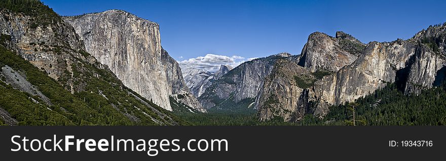 Panorama shot of the yosemite national park.