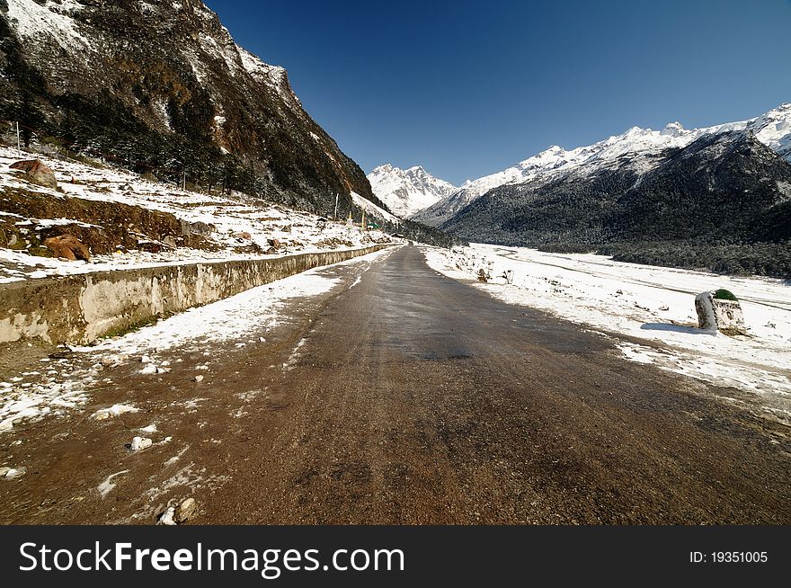 Icy roads leading to high mountains in the Himalayan range. Icy roads leading to high mountains in the Himalayan range