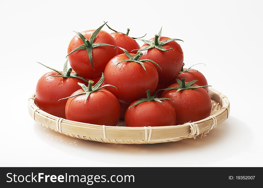 These tomatoes are very fresh. These tomatoes are very fresh.